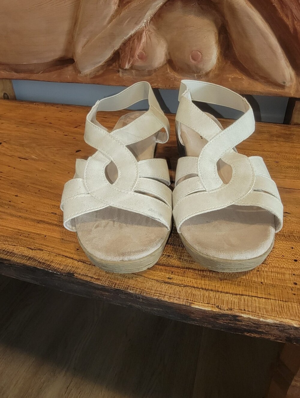 White Mt. Lucia Size 9.5W Cream Faux Leather Strappy 2" Cork Wedge Sandals